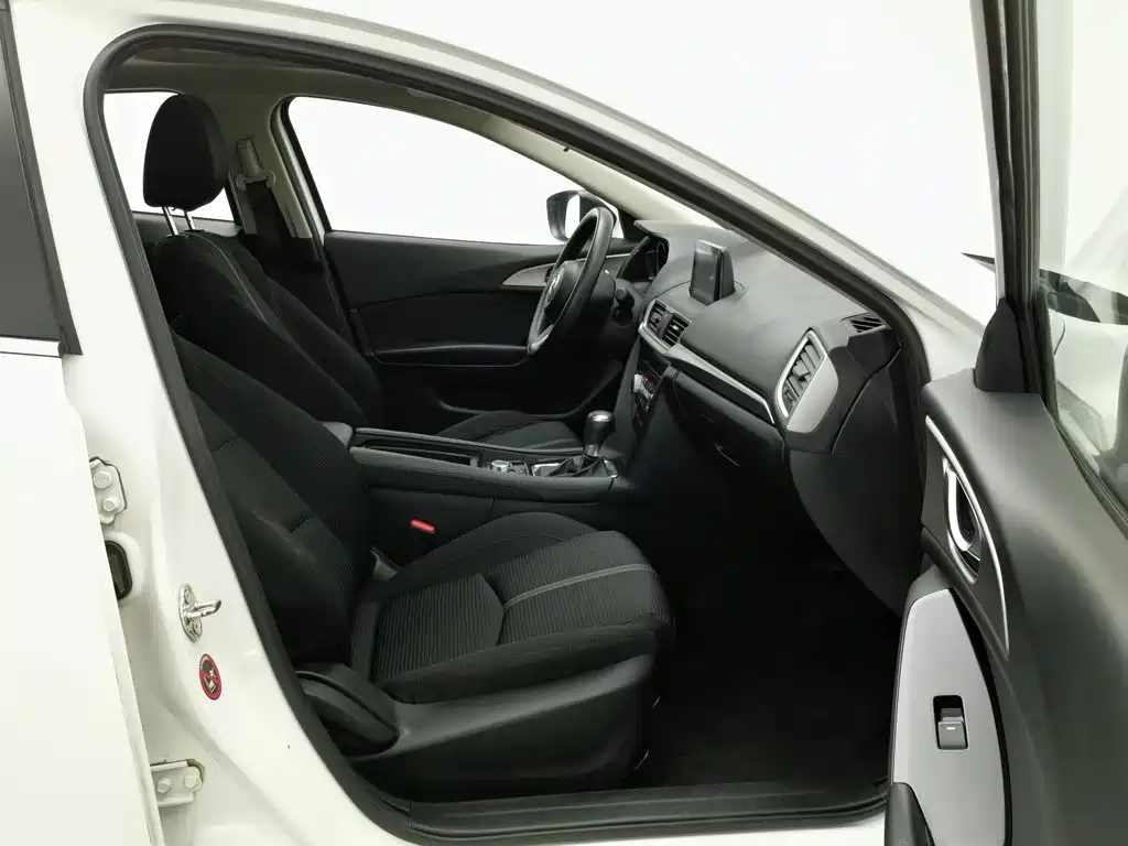 Mazda 3 Axela 2017 — фото 23