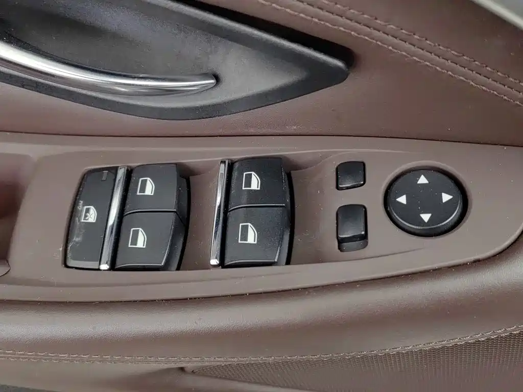BMW 5 Series 2014 — фото 9