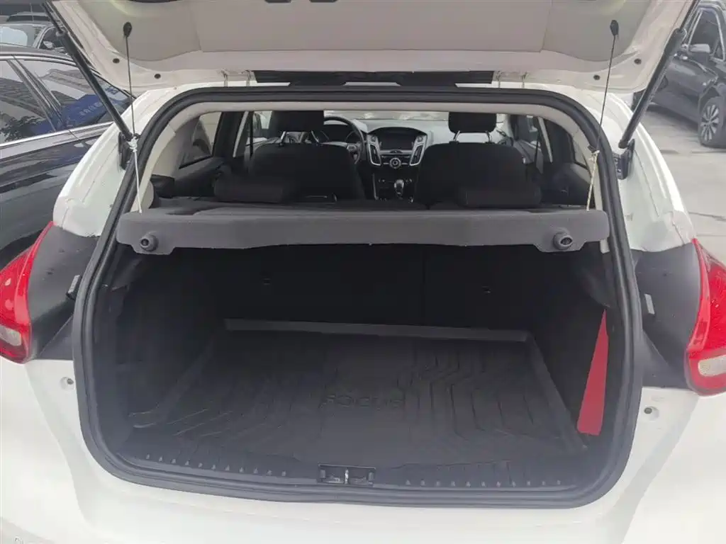 Ford Focus 2015 — фото 19