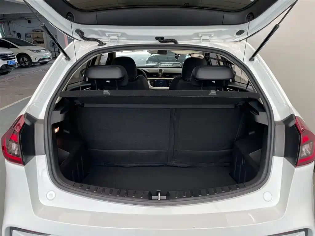 Geely Vision X3 2021 — фото 15