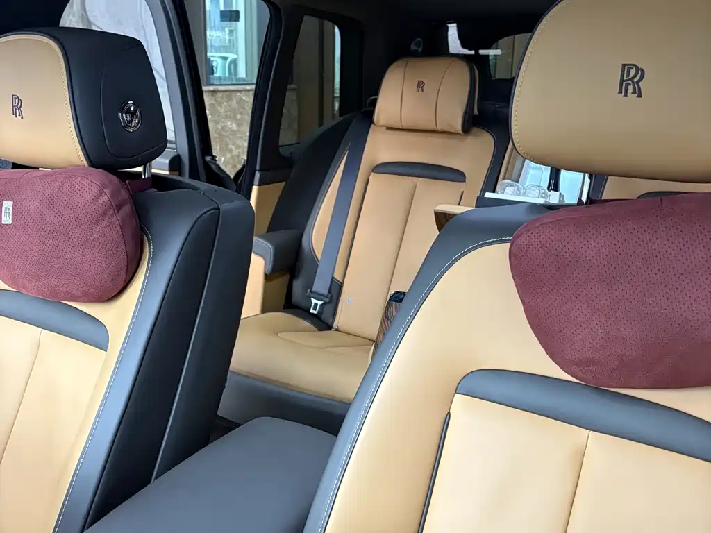 Rolls-Royce Cullinan 2023 — фото 13