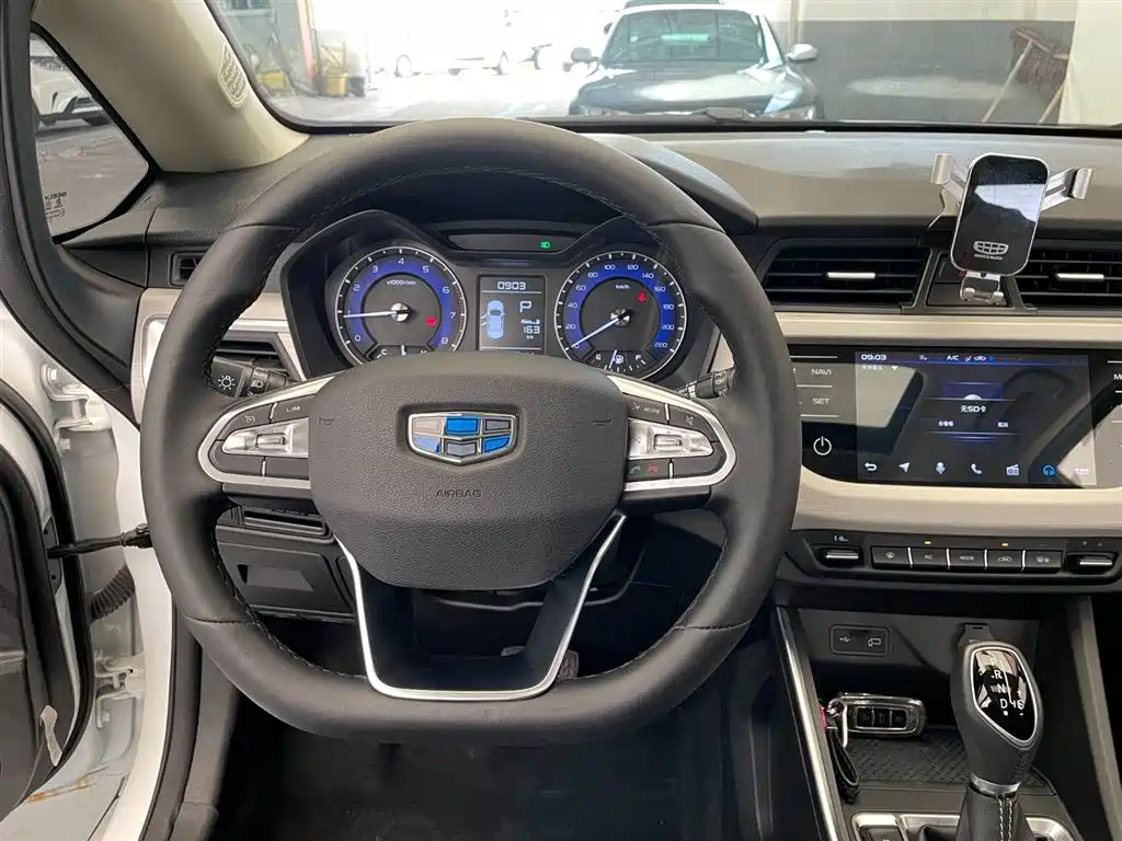 Geely Vision X3 2021 — фото 12