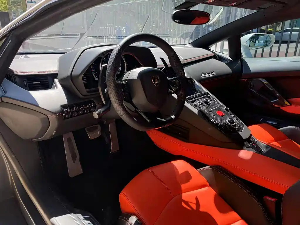 Lamborghini Aventador 2013