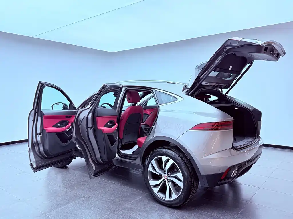Jaguar E-PACE 2023 — фото 19