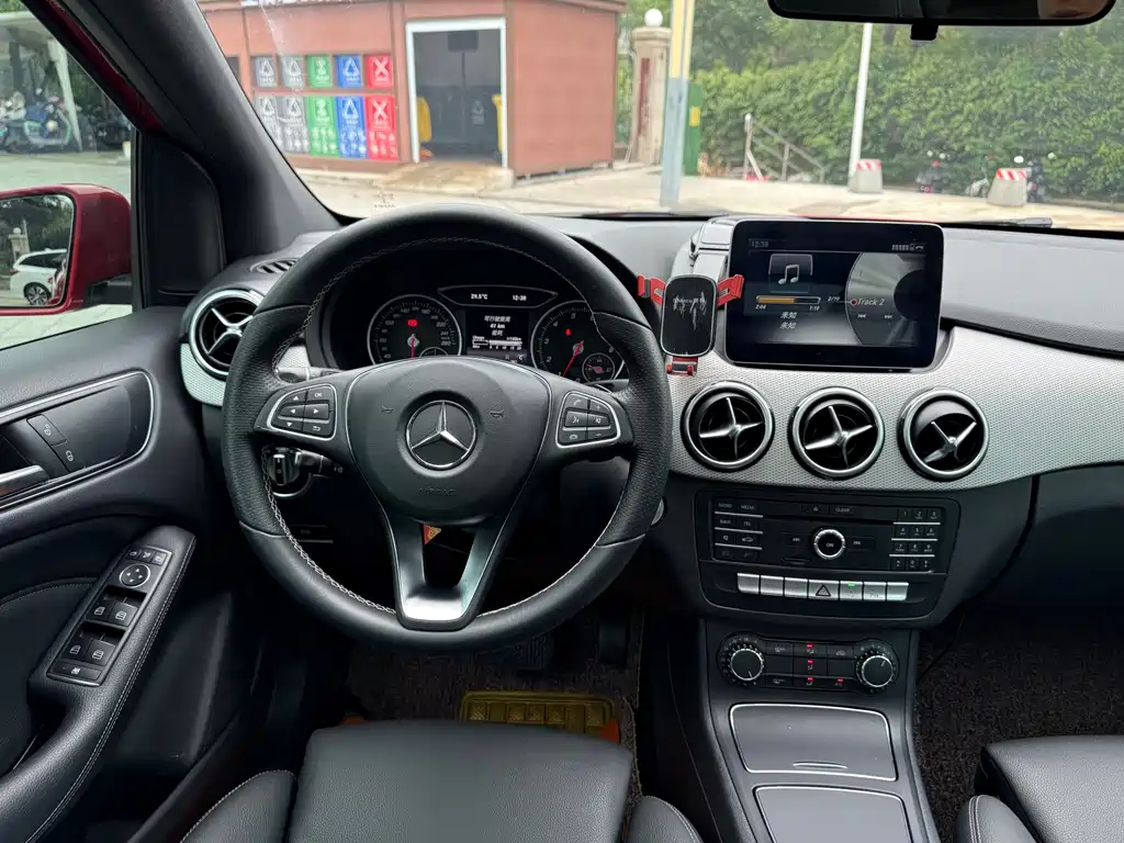 Mercedes-Benz B-Class 2017 — фото 20