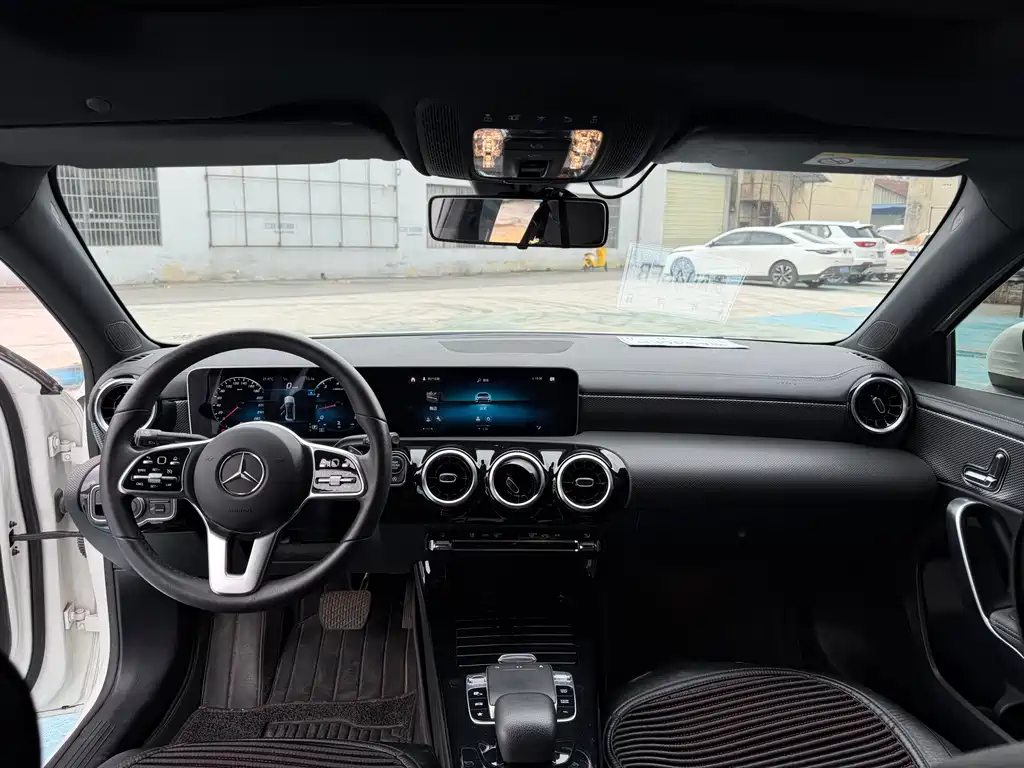Mercedes-Benz A-Class 2019 — фото 11