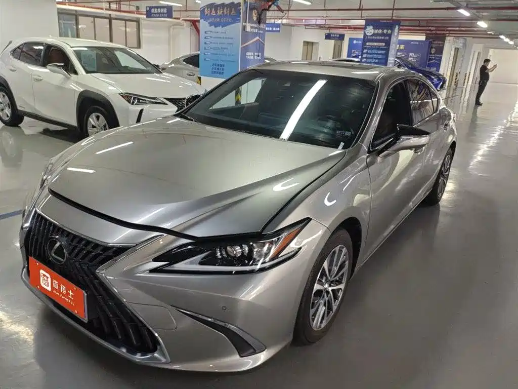 Lexus ES 2022