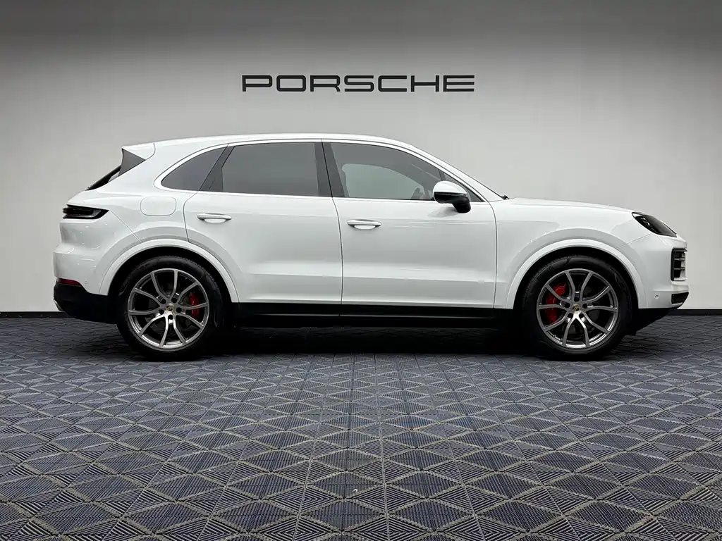 Porsche Cayenne 2023 — фото 12
