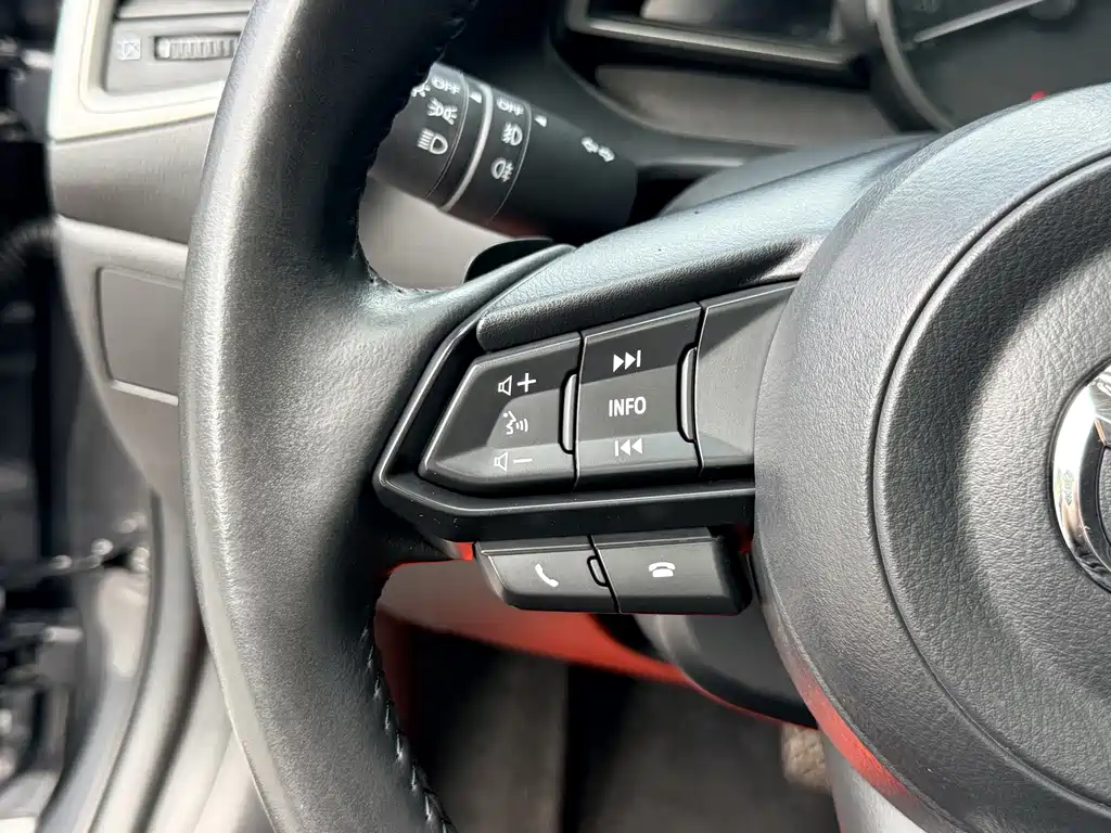 Mazda 3 Axela 2018 — фото 20