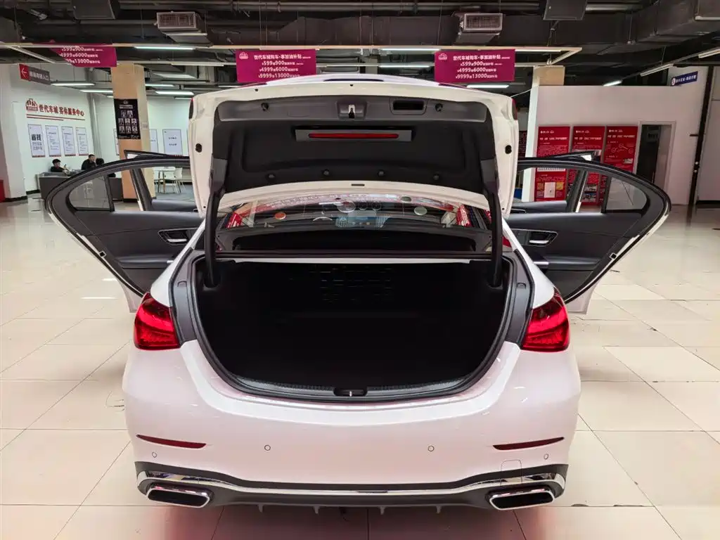 Mercedes-Benz C-Class 2025 — фото 18