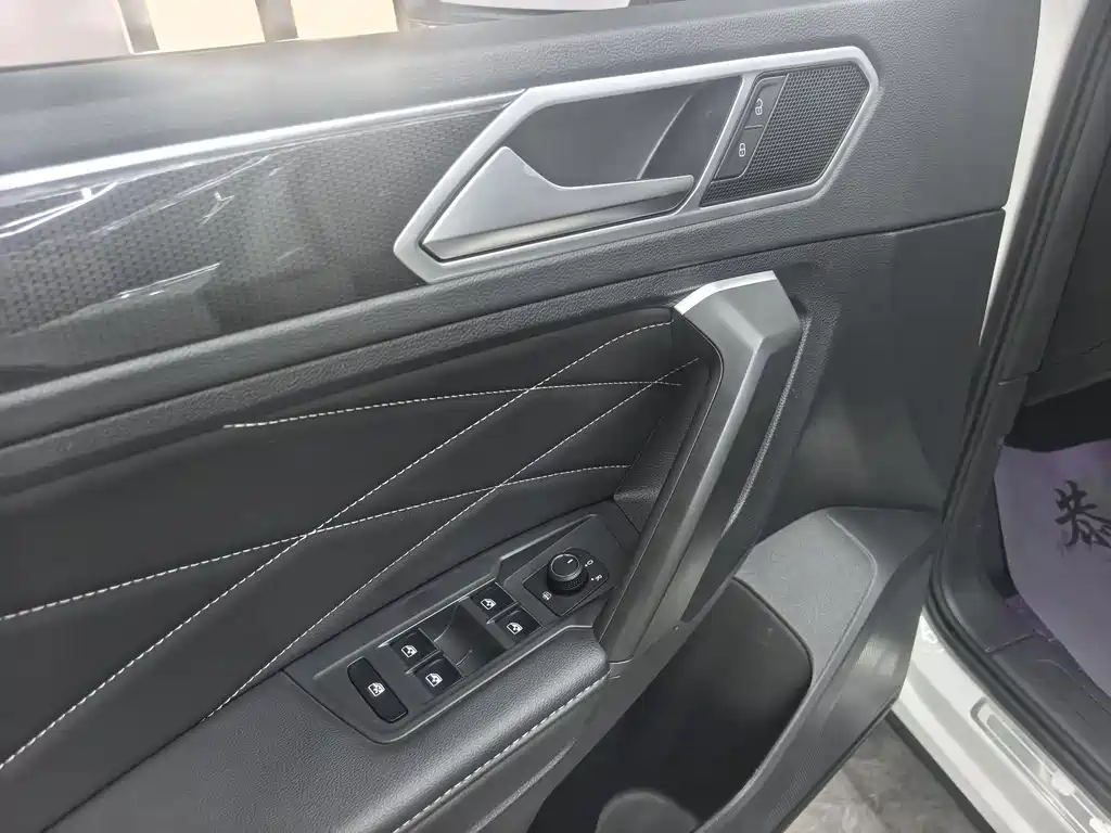Volkswagen Tiguan L 2023 — фото 16