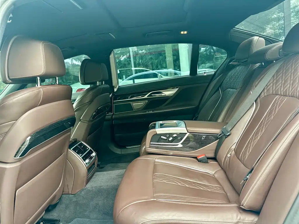BMW 7 Series 2020 — фото 10
