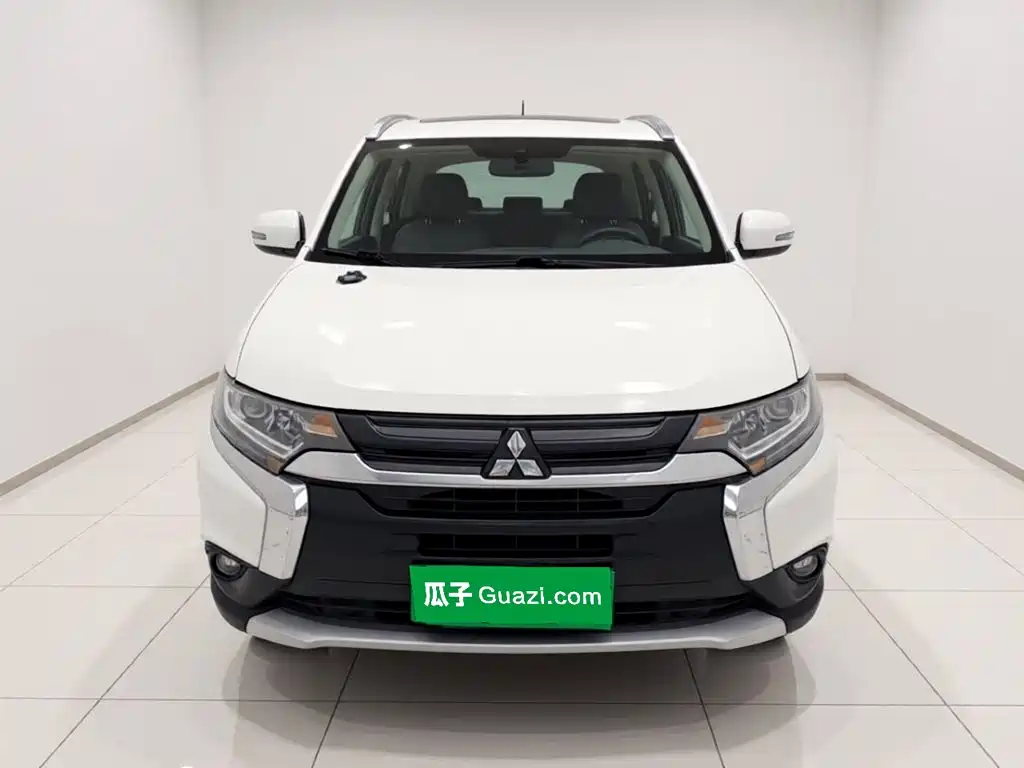 Mitsubishi Outlander 2018 — фото 2