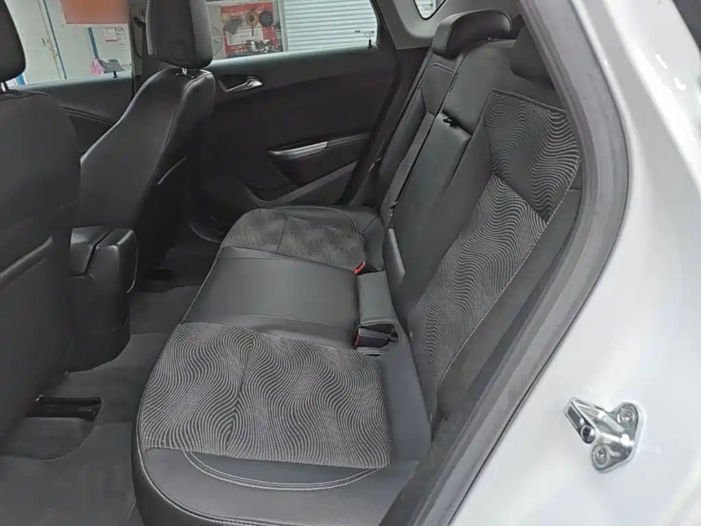 Buick Excelle 2015 — фото 17