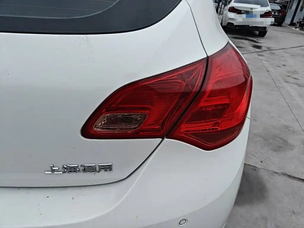 Buick Excelle 2015 — фото 8