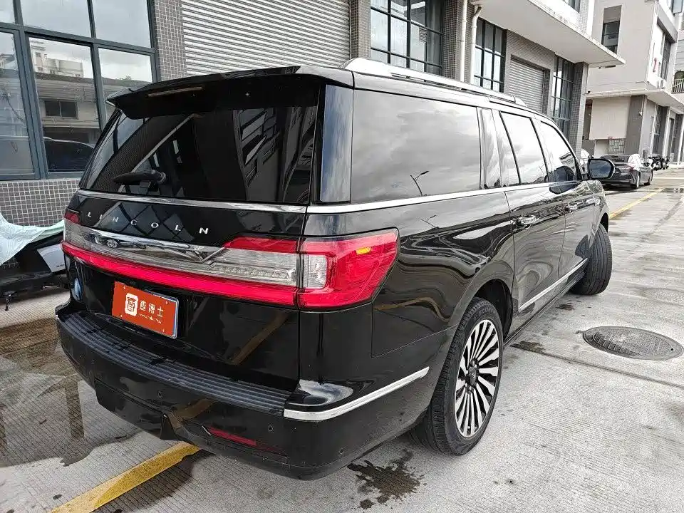 Lincoln Navigator 2019 — фото 14
