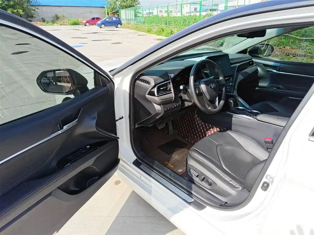 Toyota Camry 2022 — фото 16
