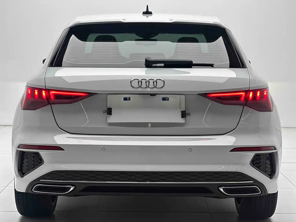 Audi A3 2023 — фото 8