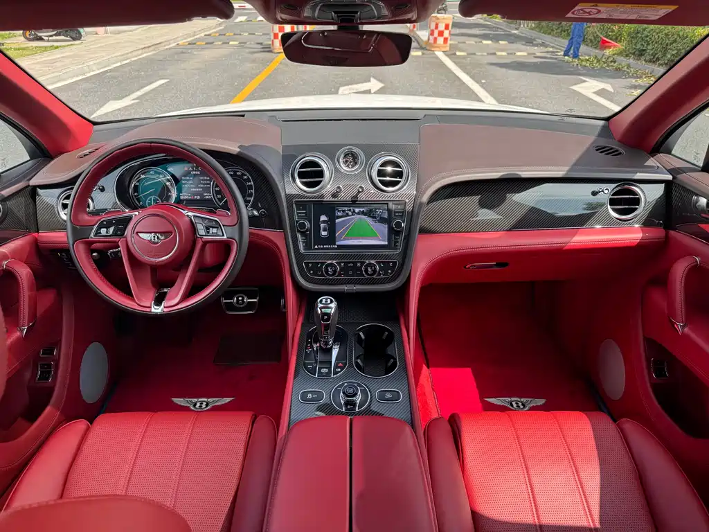 Bentley Bentayga 2018 — фото 15