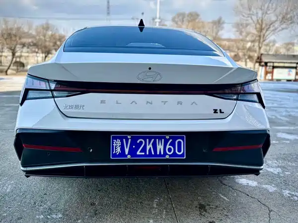 Hyundai Elantra 2023