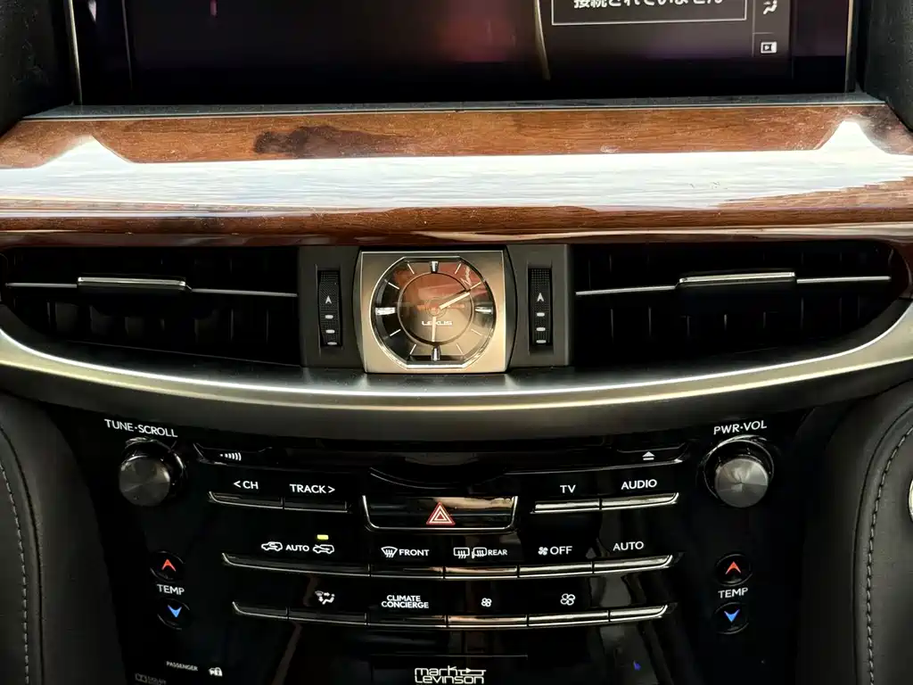 Lexus LX 2022 — фото 11