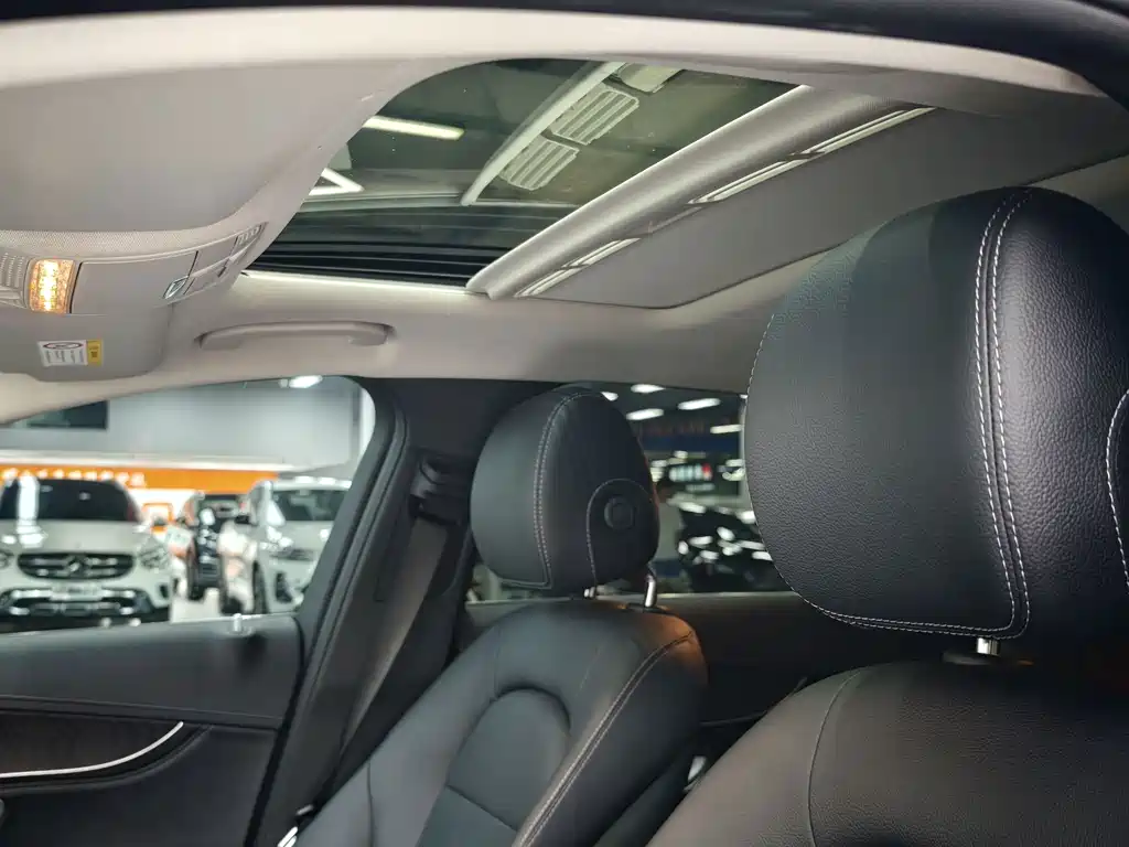 Mercedes-Benz C-Class 2019 — фото 17