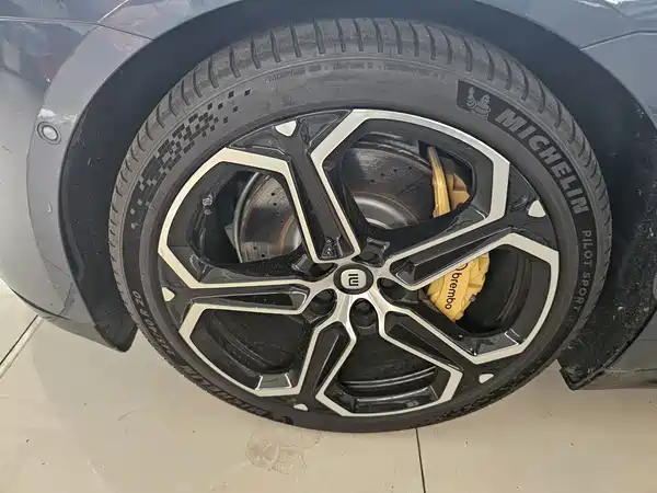 Xiaomi SU7 2024