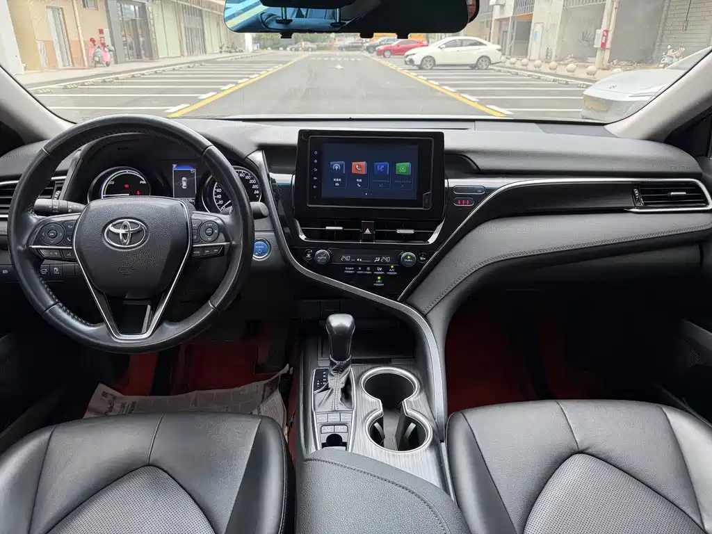 Toyota Camry 2023 — фото 5