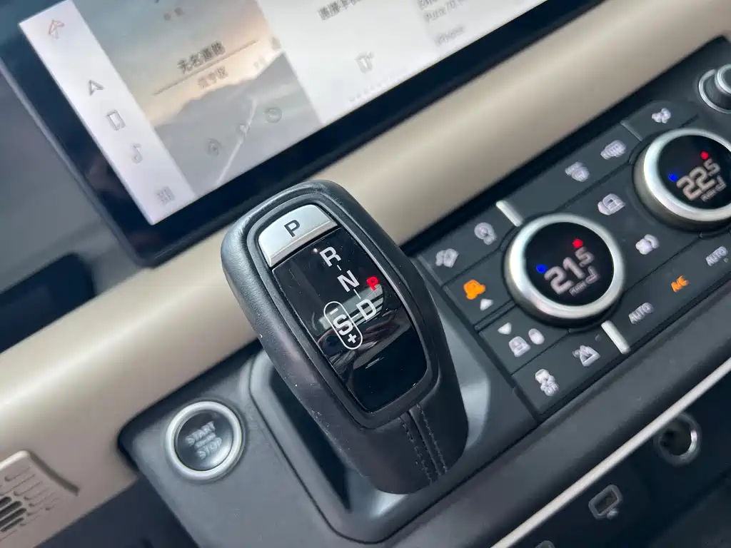 Land Rover Defender 2020 — фото 11