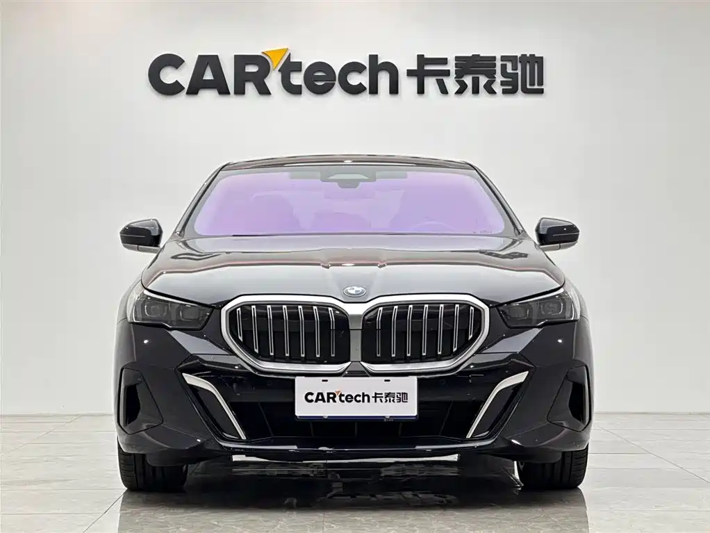 BMW 5 Series 2025