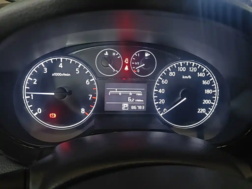 Nissan Tiida 2015 — фото 12