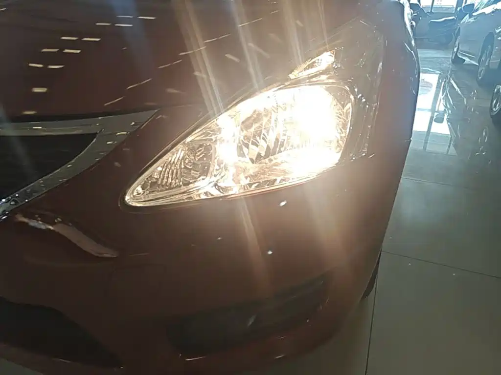 Nissan Tiida 2015 — фото 24