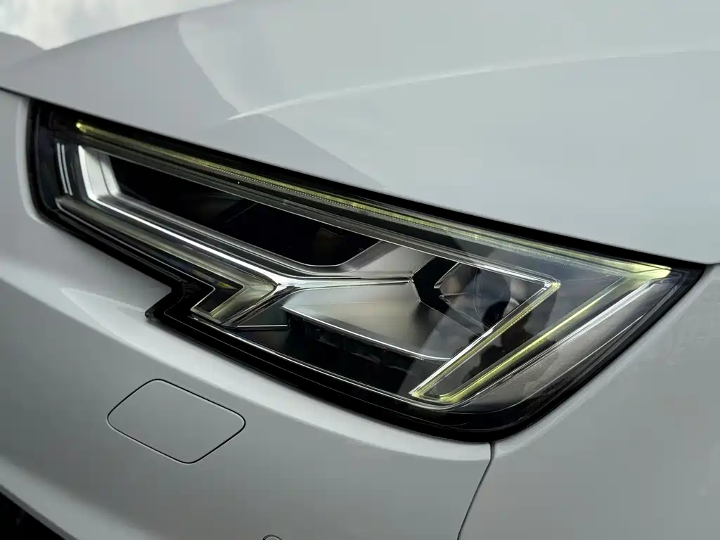 Audi A4L 2018 — фото 18
