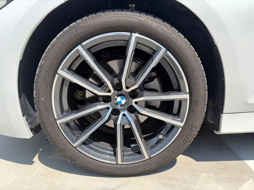 BMW 3 Series 2024 — фото 14