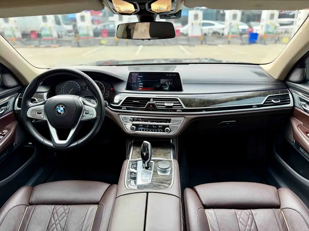 BMW 7 Series 2017 — фото 6