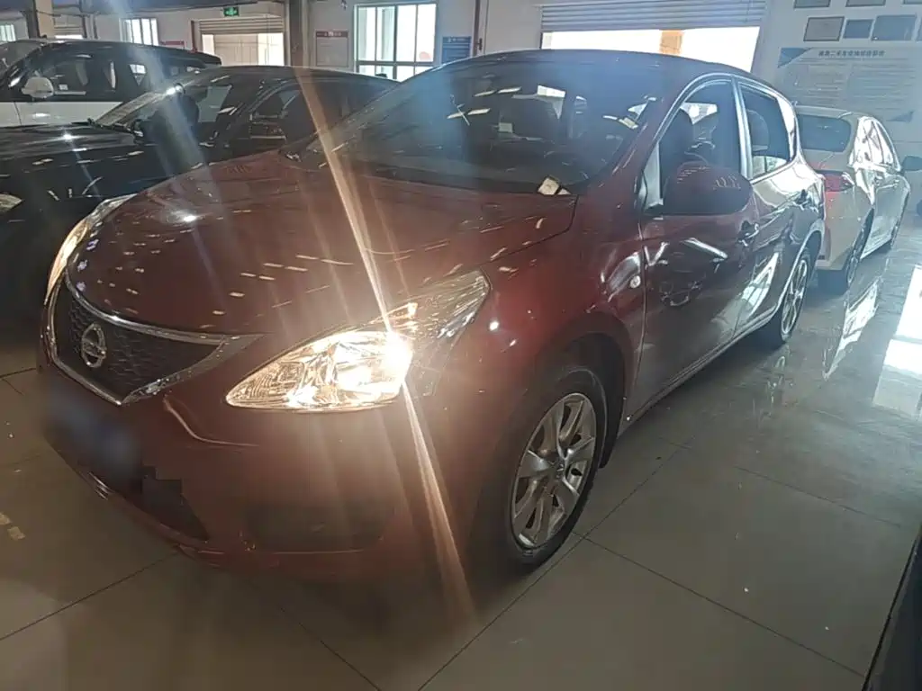 Nissan Tiida 2015