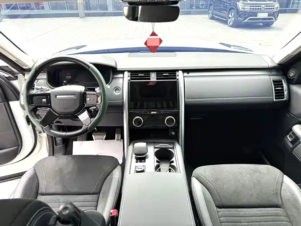 Land Rover Discovery 2021