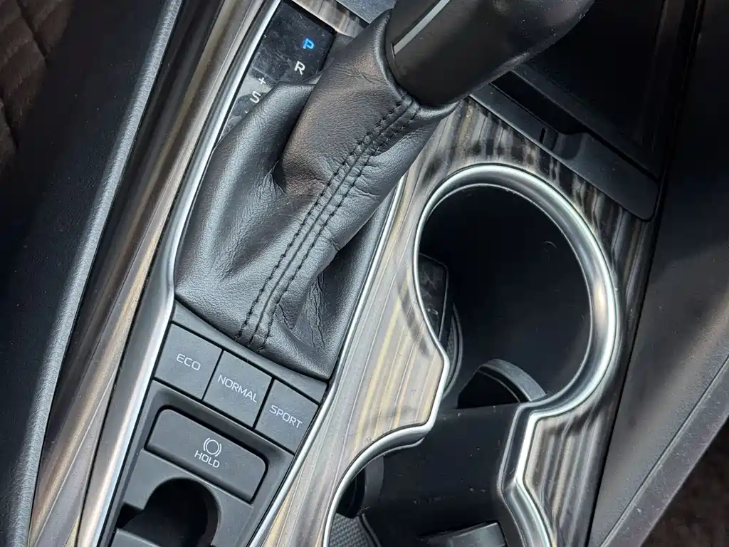 Toyota Camry 2019 — фото 13