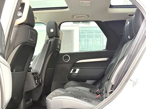 Land Rover Discovery 2021