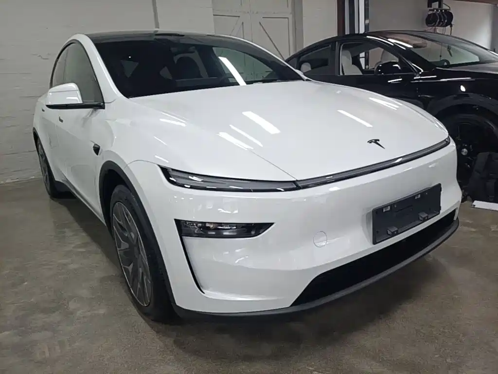 Tesla Model Y L 2025