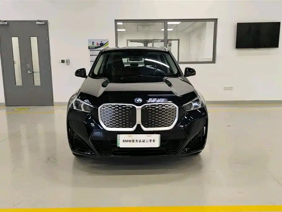 BMW iX1 2025