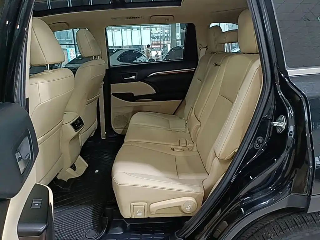 Toyota Highlander 2021 — фото 17