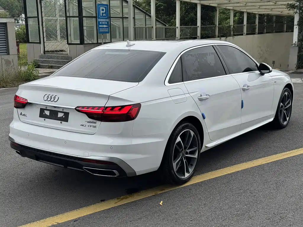 Audi A4L 2022 — фото 16