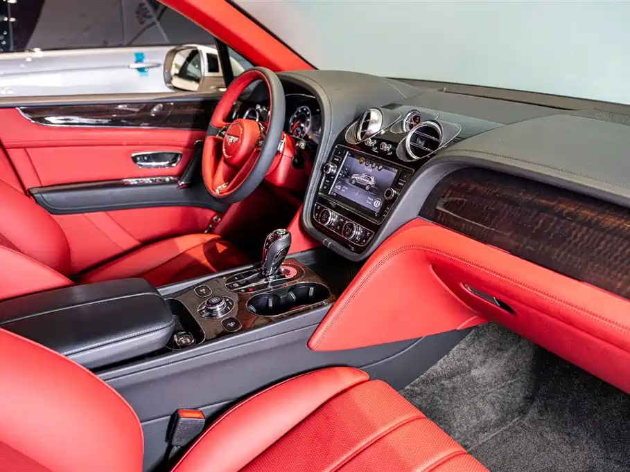 Bentley Bentayga 2018 — фото 10