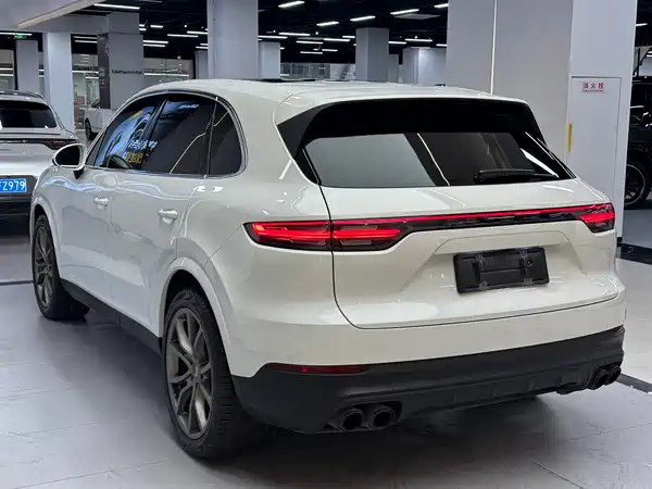 Porsche Cayenne 2021