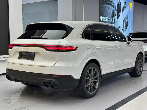 Porsche Cayenne 2021