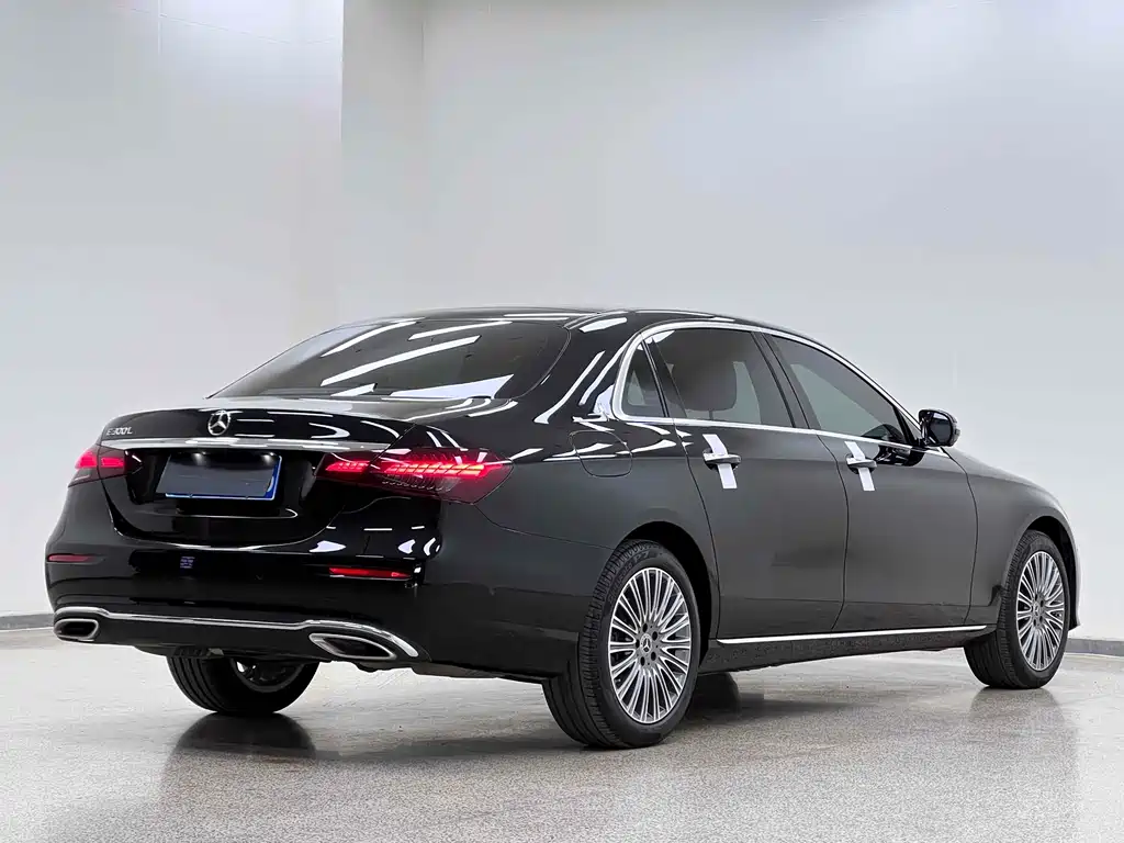 Mercedes-Benz E-Class 2023 — фото 7