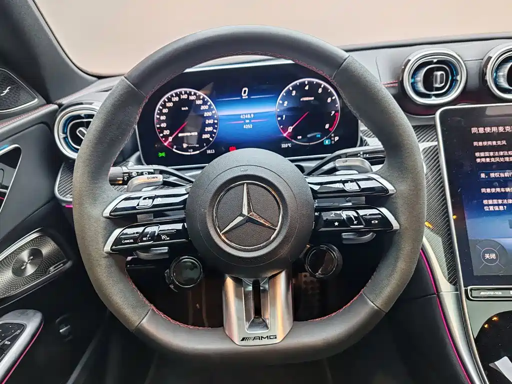 Mercedes-Benz C-Class AMG 2025 — фото 10