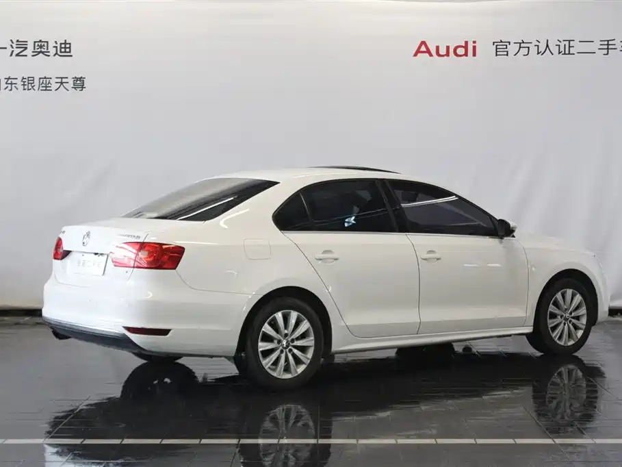 Volkswagen Sagitar 2015