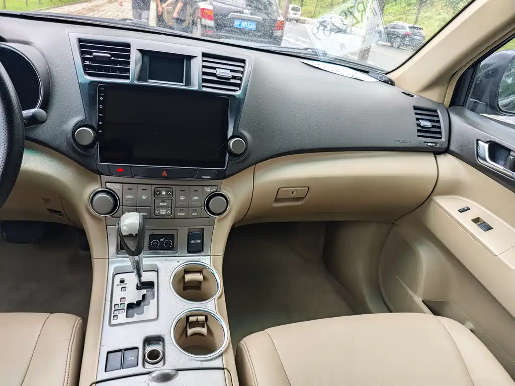 Toyota Highlander 2011 — фото 13
